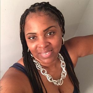 Meet your Posher, Dionne